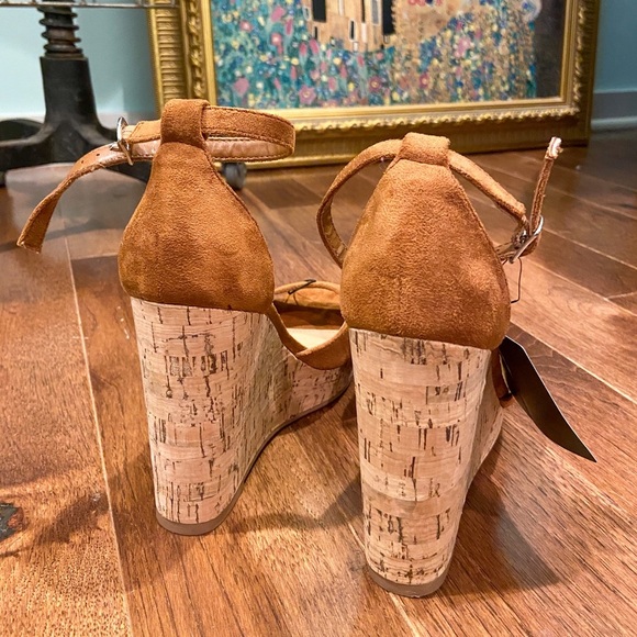 NWT Deep Tan Vegan Suede Cork Wedge Heels 7 US Shoes Fall Autumn Pumpkin Spice - Picture 3 of 5